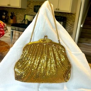Whiting &Davis co mesh gold vintage bag . Good condition.